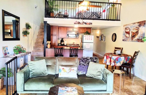 Mid America House | Spacious Lakeside Country Getaway!