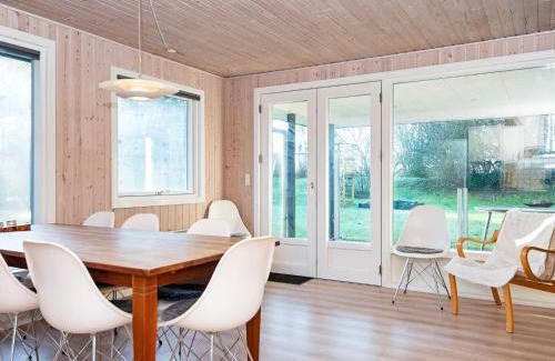 Ansager House | Spacious Lakeside Retreat