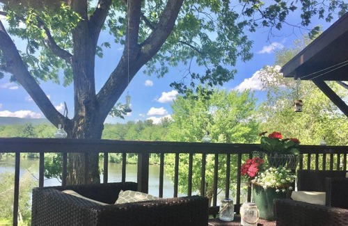Gloversville House | SPACIOUS LAKESIDE HOME WITH GORGEOUS VIEWS & 126 FT OF PRIVATE BEACH