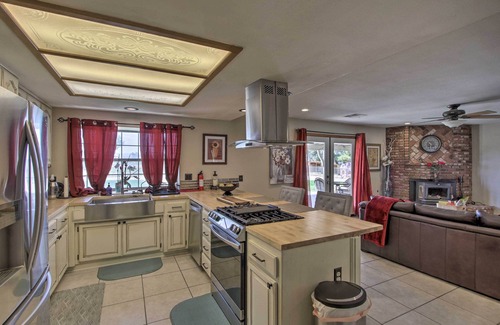 Lancaster House | Spacious Lancaster Family Ranch - BBQ & Patio