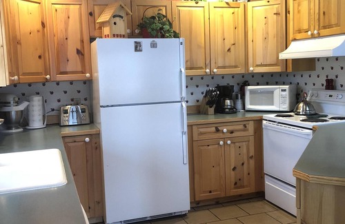 Leavenworth House | Spacious Leavenworth Log Home in a Peaceful Setting