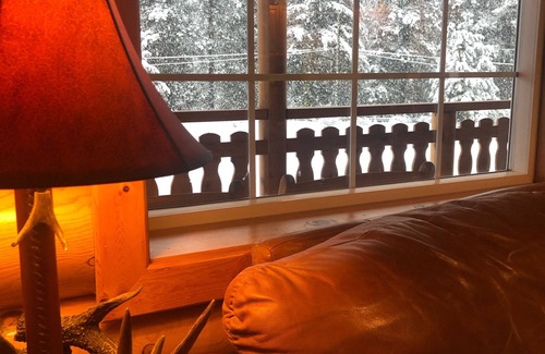 Leavenworth House | Spacious Leavenworth Log Home in a Peaceful Setting