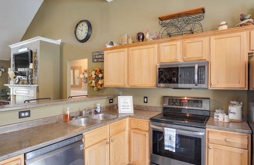Lebanon House | Spacious Lebanon Home w/Pool: 6 Mi to Downtown!