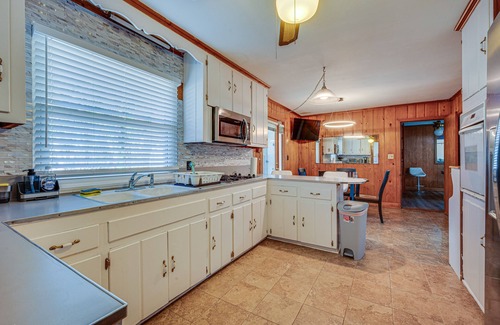 Lexington House | Spacious Lexington Abode w/Pool Table & Fireplace