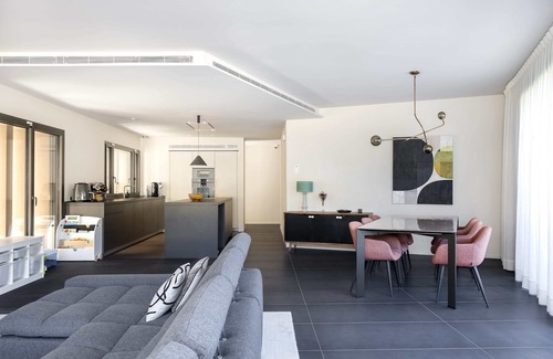 Sarria House | Spacious, Light-Filled Haven in Prestigious Sarria - Casa Grases