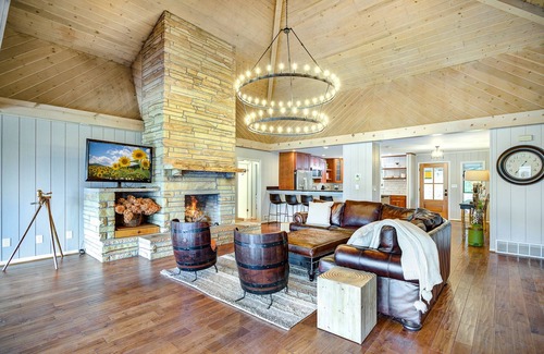 Seven Devils Cabin | Spacious lodge with magnificent mountain views, fireplace and hot tub.