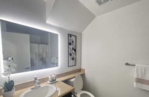 Huntington Park Apartment | Spacious Loft n Downtown LA
