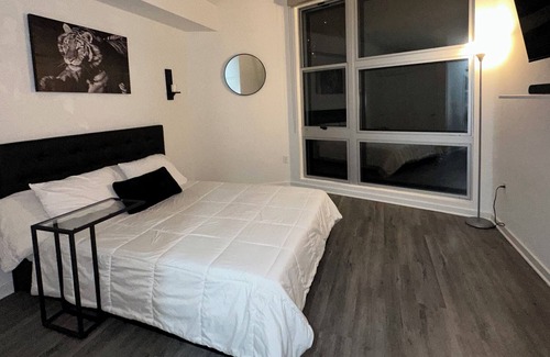 Huntington Park Apartment | Spacious Loft n Downtown LA