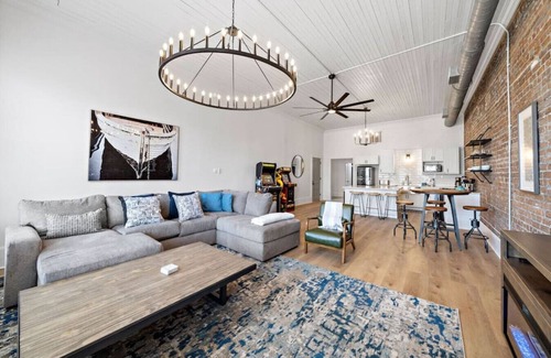 Galveston Apartment | Spacious Loft Near The Strand, Port & Beach