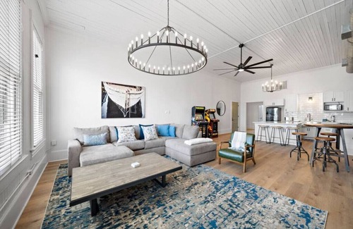 Galveston Apartment | Spacious Loft Near The Strand, Port & Beach