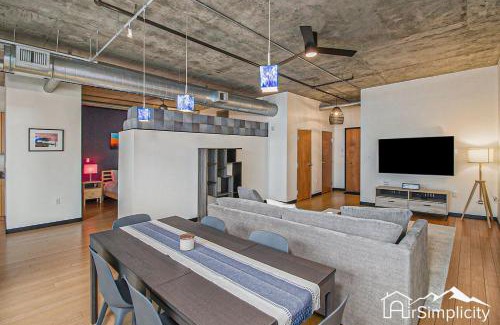 LoDo House | Spacious Loft Near Union Station W Gym