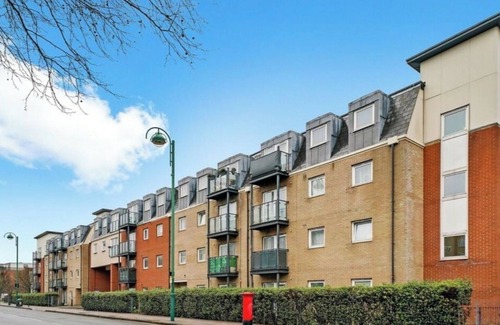 Leytonstone Apartment | Spacious London Apartment, 5mins from metro
