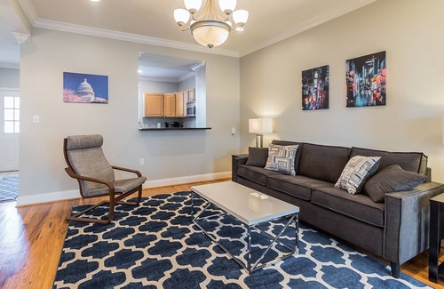 Petworth House | Spacious Longterm DC Townhouse - w/Parking + Metro