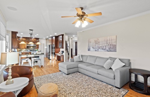 Draper House | Spacious/Lux 5-bedroom house close to slopes and what a view! in fabulous Draper