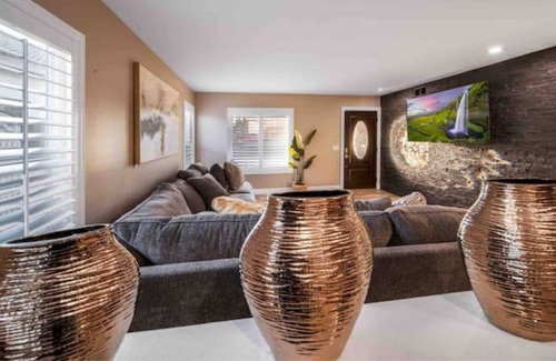San Ysidro House | Spacious Lux Home 75" Smart TV/Outside Cinema