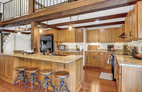 Wolfeboro Condo | Spacious Luxe Condo in Historic Downtown Wolfeboro
