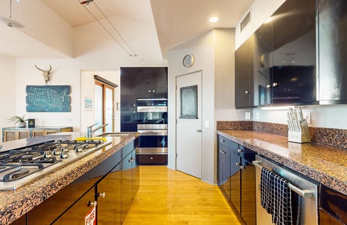 Encinitas House | Spacious & Luxurious Retreat w/Unforgettable Views, Private Pool-close to Hiking