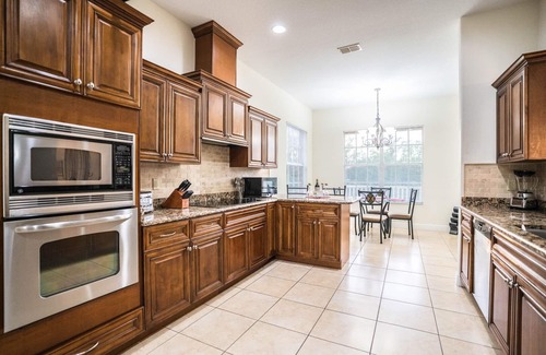 Apollo Beach House | Spacious Luxurious 6BR Villa May DISCOUNT 3 King BR 1 Queen BR, 3BT Pet-Friendly