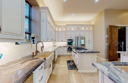 Queen Creek House | Spacious & Luxurious oasis w/saltwater pool, hot tub, outdoor kitchen & sauna