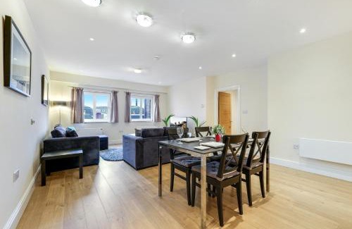 Maidenhead Apartment | Spacious Luxury 3 Bed Apt with Parking by 360Stays
