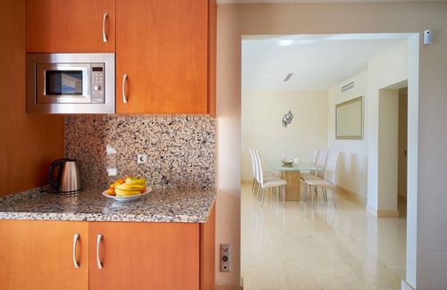 Benahavis Apartment | SPACIOUS LUXURY APARTMENT WITH SWIMMING POOLS, SPA AND GYM ON COSTA DEL SOL