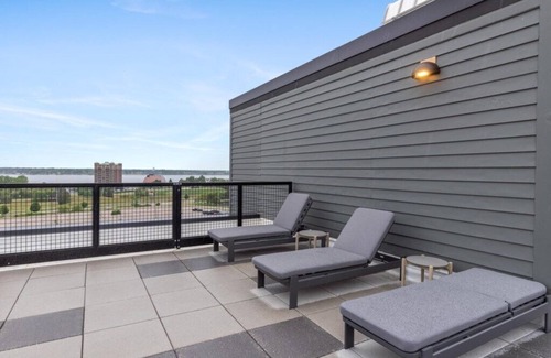Nelson Apartment | Spacious Luxury Apartment with Waterfront Views - The Leonard Building