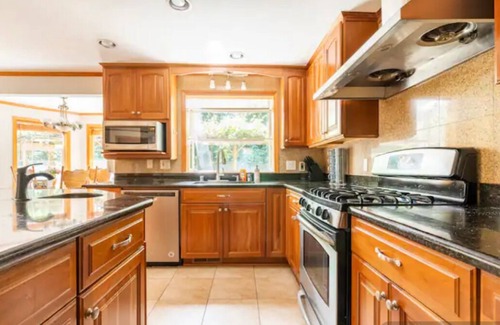 Issaquah House | Spacious/Luxury/Custom Home with 6 beds/4.5 baths