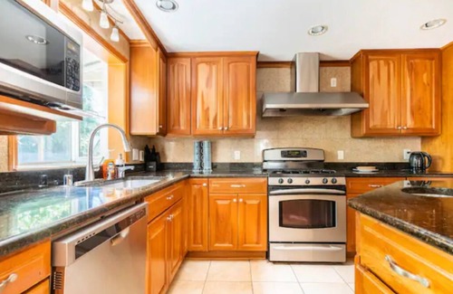 Issaquah House | Spacious/Luxury/Custom Home with 6 beds/4.5 baths