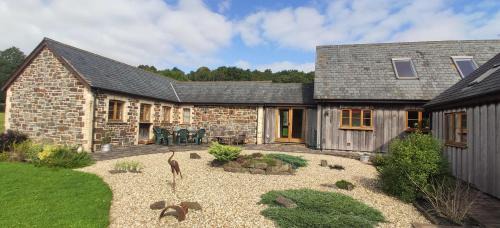 Torrington Villa | Spacious Luxury barn conversion - next to Tarka Trail cycle path