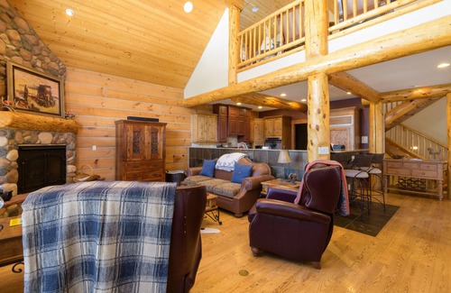 Crested Butte House | Spacious, Luxury Log Home! Private River Frontage