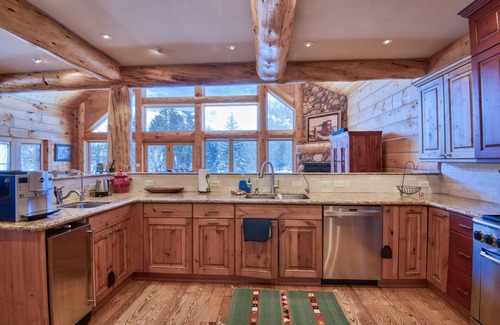 Crested Butte House | Spacious, Luxury Log Home! Private River Frontage