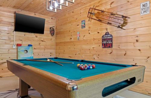 Blue Ridge House | Spacious luxury Lake Blue Ridge forest cabin an spa