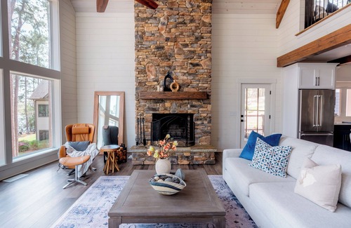 West Union House | Spacious Luxury Lakefront Home w/Hottub, Outdoor Sauna, & Gym Near Clemson