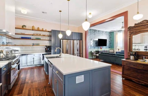 Faubourg Lafayette Bed & Breakfast | Spacious Luxury Retreat w/Award-Winning Interiors
