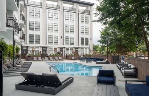First Ward House | Spacious Luxury Townhouse in the Heart of Uptown