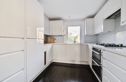 Avonmore and Brook Green Apartment | Spacious maisonette in Kensington Olympia