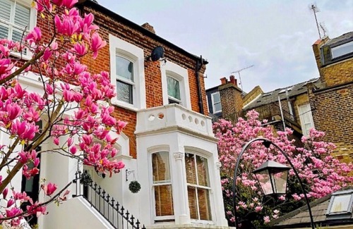 Avonmore and Brook Green Apartment | Spacious maisonette in Kensington Olympia