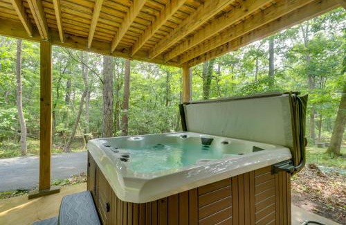 Massanutten House | Spacious Massanutten Retreat with Hot Tub and Games