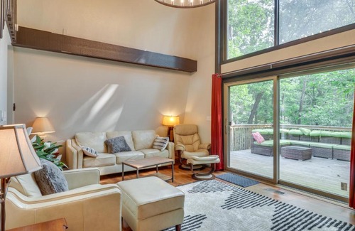 Massanutten House | Spacious Massanutten Retreat with Hot Tub and Games