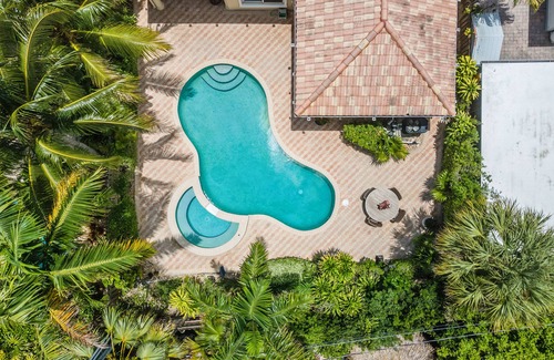 Birch Park Finger Streets House | Spacious Mediterranean Beach Villa STEPS to the BEACH With Heated Pool & Spa!