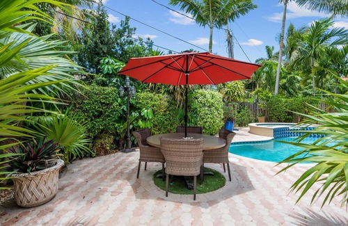 Birch Park Finger Streets House | Spacious Mediterranean Beach Villa STEPS to the BEACH With Heated Pool & Spa!