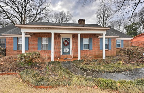 Whitehaven Cottage | Spacious Memphis Home - Walk to Graceland