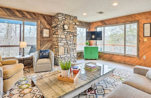 Eagle Rock House | Spacious Missouri Escape w/ Private Dock