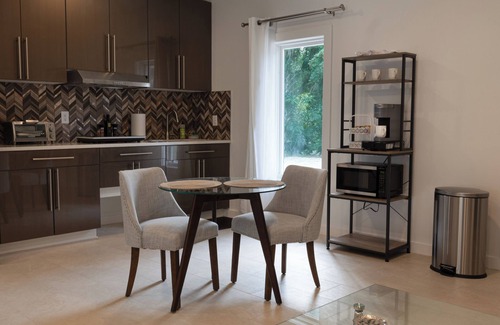 Naples Apartment | Spacious Modern 1B Studio w Patio, W&D