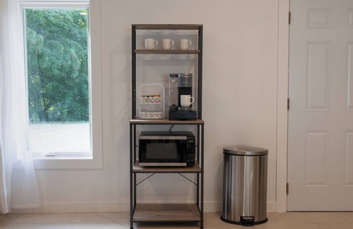 Naples Apartment | Spacious Modern 1B Studio w Patio, W&D