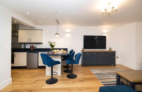 Bristol Apartment | Spacious Modern 2-bed Parking & Wi-Fi & 65"OLED
