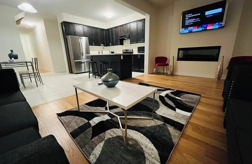 County of Brant House | Spacious & Modern 4 BR House