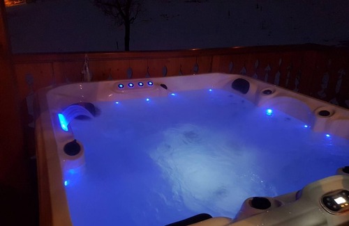 Montriond Ski Chalet | Spacious Modern 5 bed chalet with hot tub, near Morzine, ideal for families