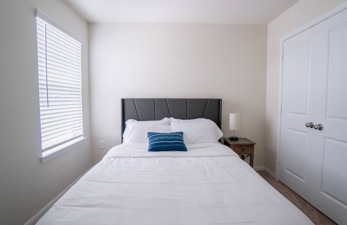 Barker House | Spacious, modern and cozy home; easy access to freeways, schools, and offices.