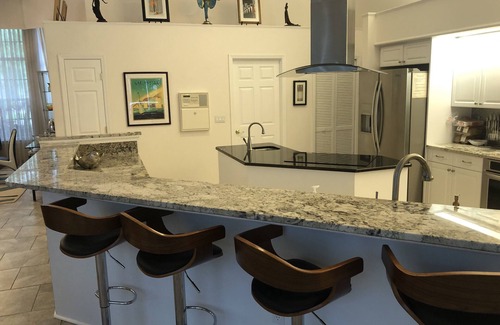 Braden River House | Spacious, Modern and Luxury Home in Gated Golf Community w Private Pool